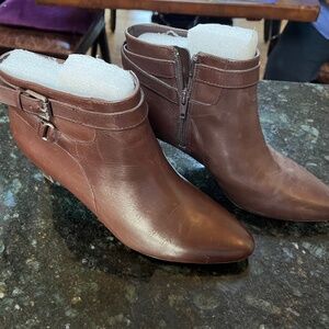 Woman's brown leather ankle boots